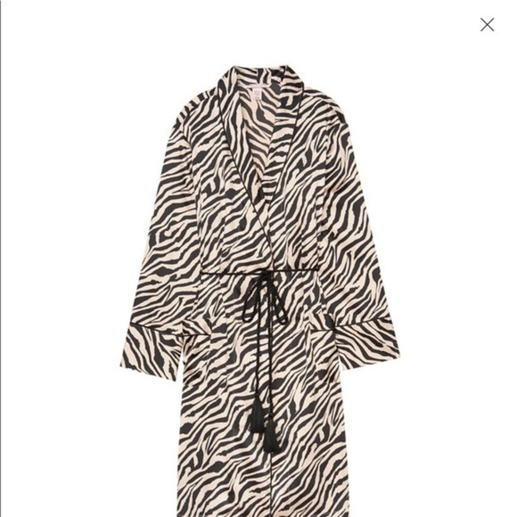 🆕VS satin champagne zebra robe and sleep pant - Picture 2 of 3